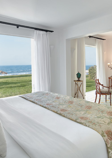 01-caramel-beach-resort-4-bedroom-villa-on-the-beach-with-outsoor-hydromassage-bathtub